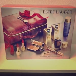 BRAND NEW/ NEVER USED Make Up Set